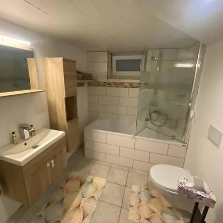 Gemuetliche Kleine Mit Garten *