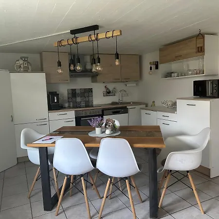 Gemuetliche Kleine Mit Garten 公寓 *