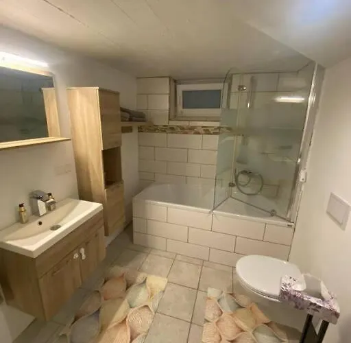 Gemuetliche Kleine Mit Garten *